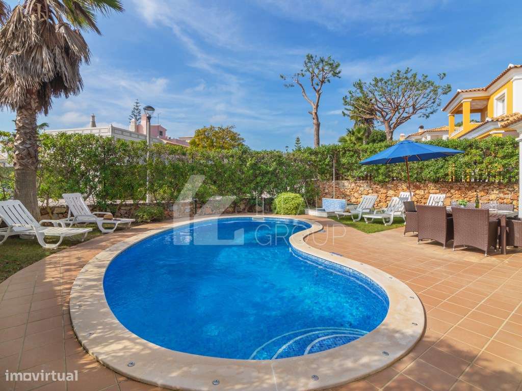 Moradia T4 com piscina - Vilamoura-1