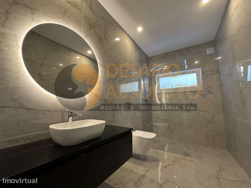 Moradia Geminada Duplex T3. Redondos, Fernão Ferro-25