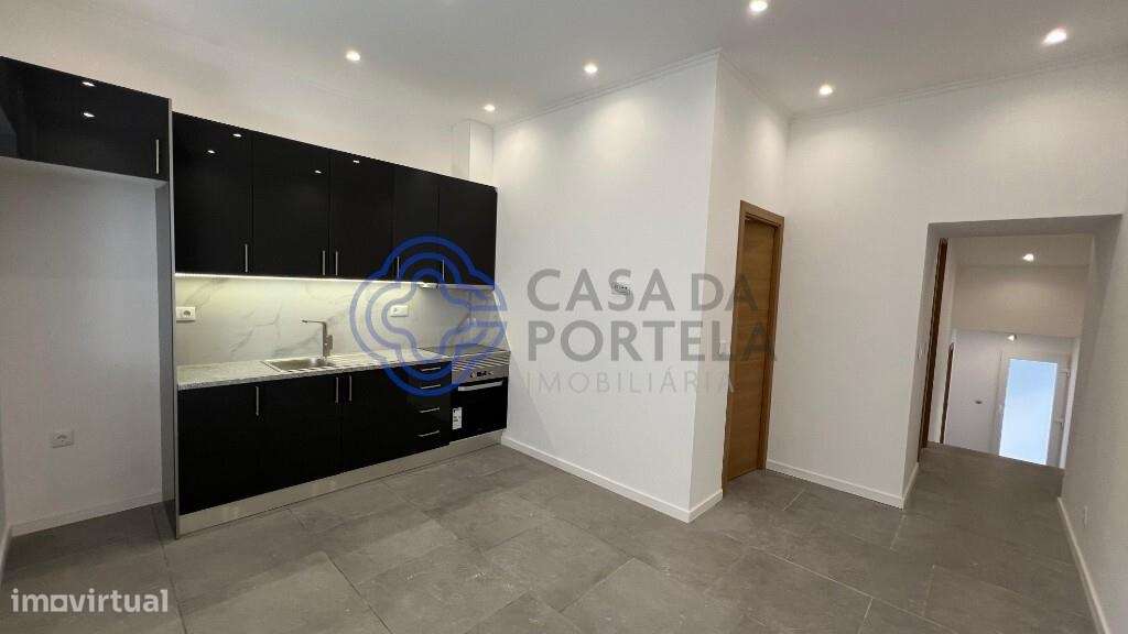 MORADIA T2 COMPLETAMENTE RESTAURADA EM PEDROUÇOS - Grande imagem: 4/22