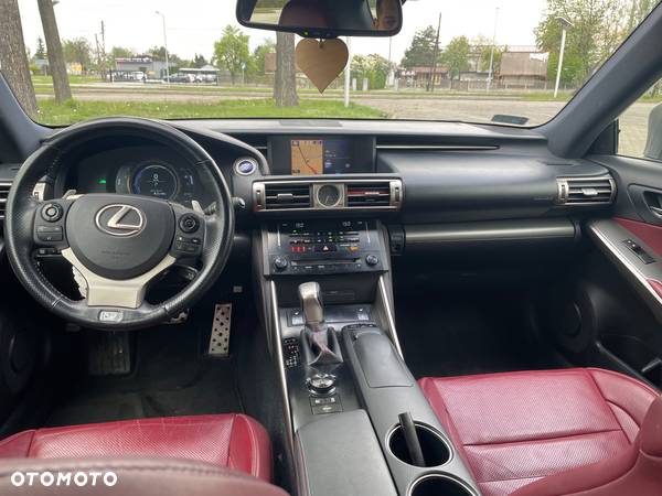 Lexus IS 300h F SPORT - 9