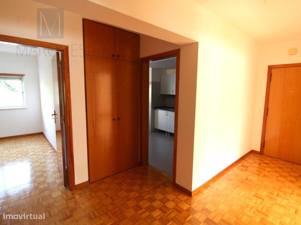 Apartamento T2 com parqueamento e Arr...