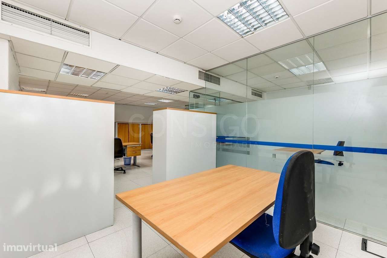 Escritório, loja e armazém com 550 m² em Linda-a-Velha, pronto a funci-26