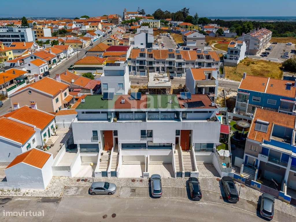 Moradia Geminada T3+1 com cave e logradouro - Grande imagem: 2/36