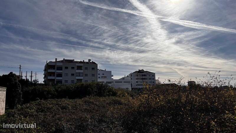 Terreno urbano com 2.050 m2 em Tavarede-11