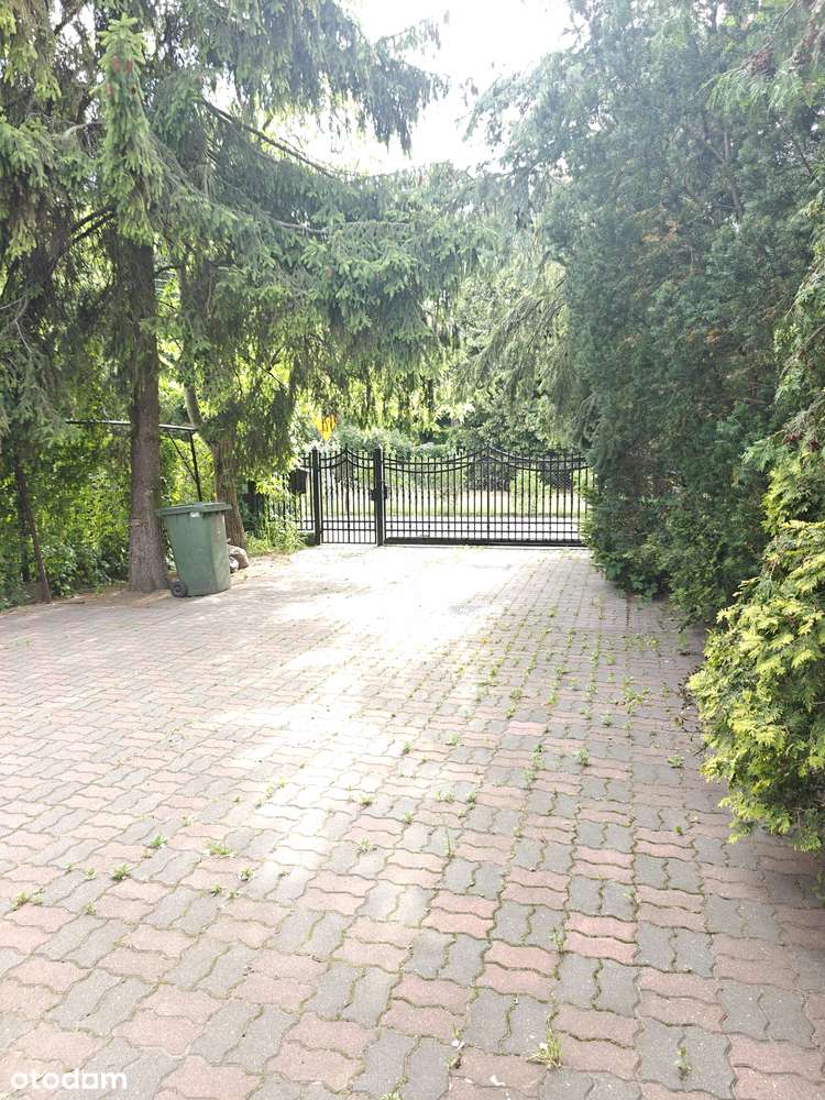 Dom + budynek mieszkalny w centrum Kobyłki. Pod mieszkania na wynajem-2