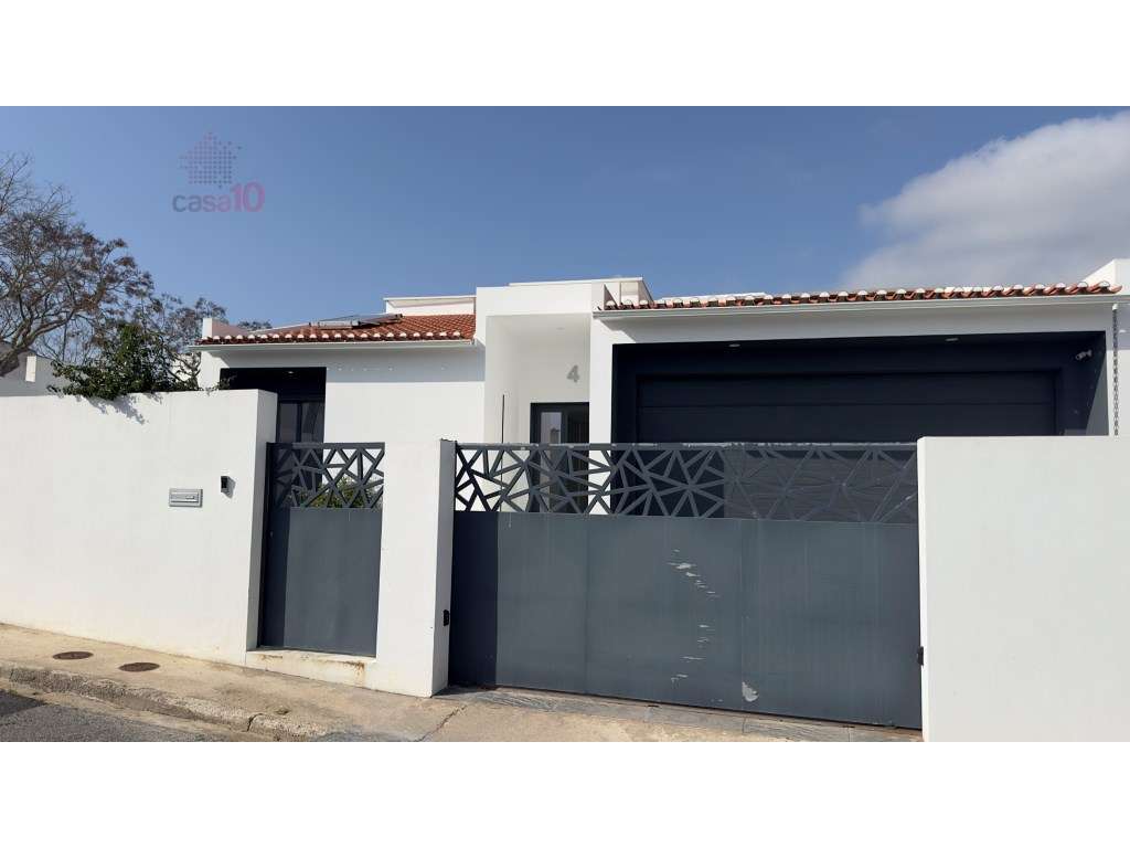 Vende-se moradia de arquitetura moderna T4 com piscina e jardim! - Grande imagem: 5/52