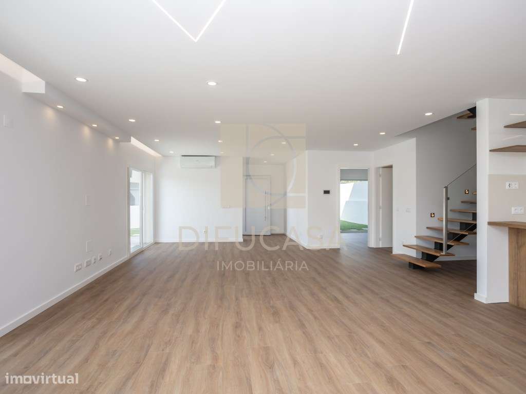 R291 Moradia T3 Duplex com áreas fabulosas - Grande imagem: 4/31