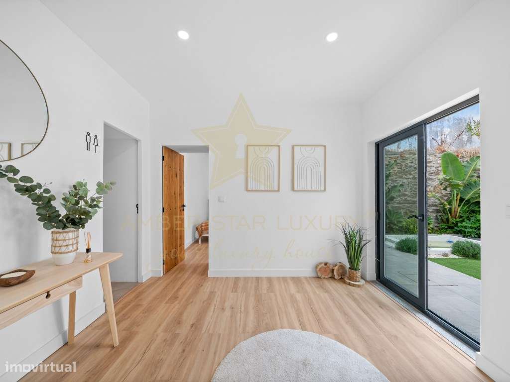 Moradia T4 térrea totalmente renovada, mobilada e equipada, a pouco... - Grande imagem: 5/35