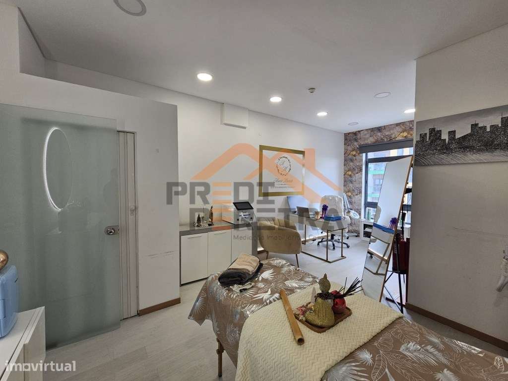 Loja, localizada no Jardim da Amoreira, ao lado da agência imobiliá... - Grande imagem: 5/9