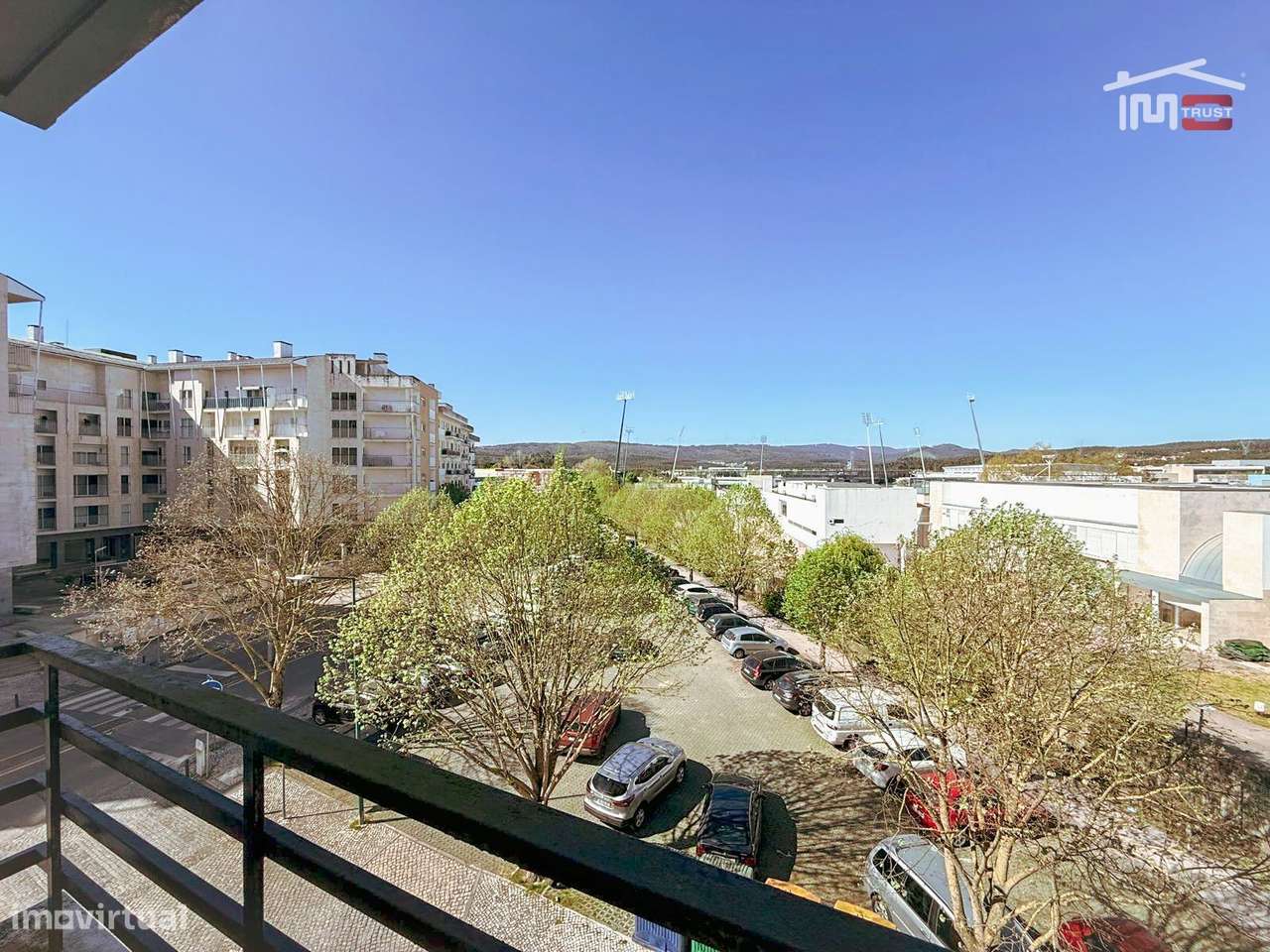 Apartamento T3 Rio Maior - Varanda, Elevador, 2 WCs-8