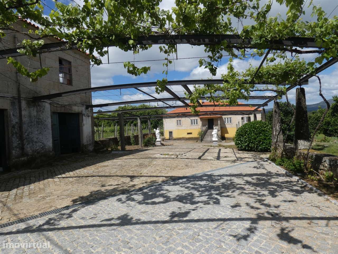 Um Paraíso no Alto Minho com 9 Hectares de Natureza e Produção de Vinh-54