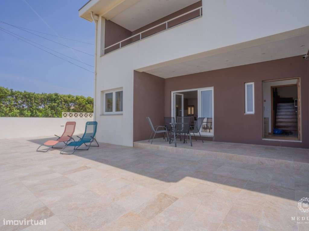 Exclusiva Moradia Bifamiliar Frente-Mar-13