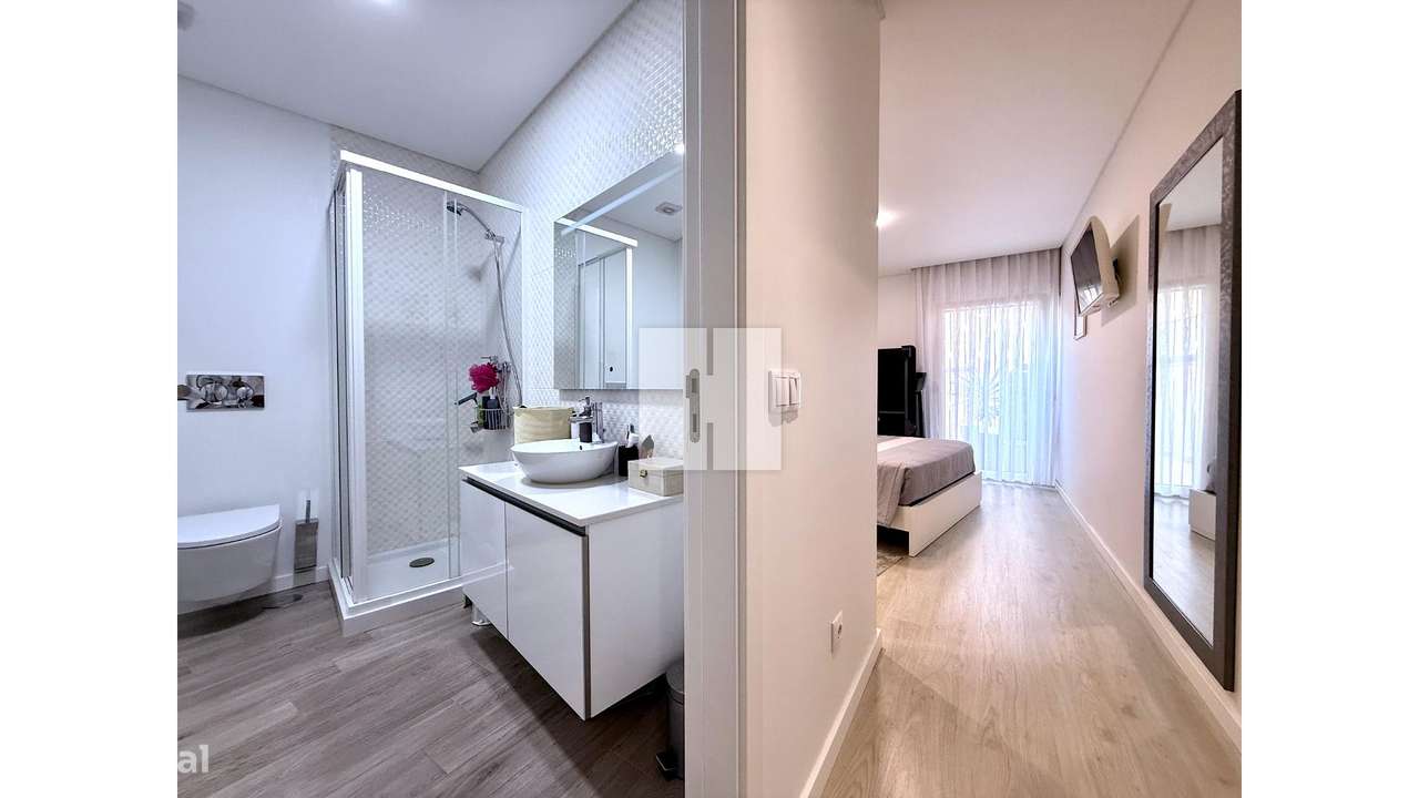 Apartamento T3 Seminovo c/ Terraço-36