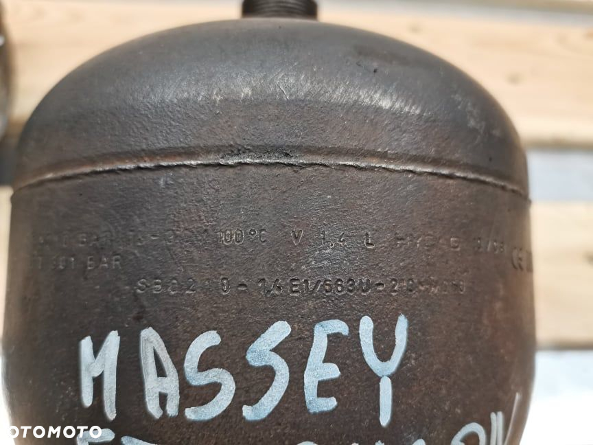 Massey Ferguson 8670 {Akumulator hydrauliczny osi} - 15