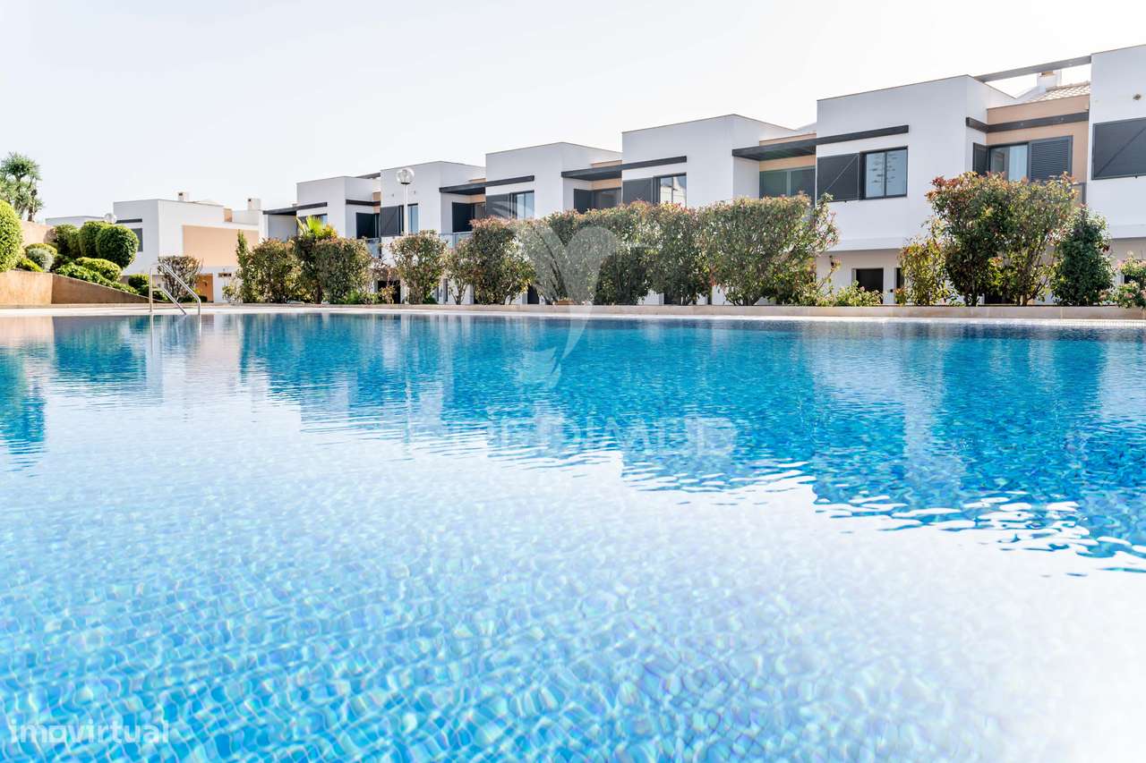 Moradia T3 Em Condominio Com Piscina