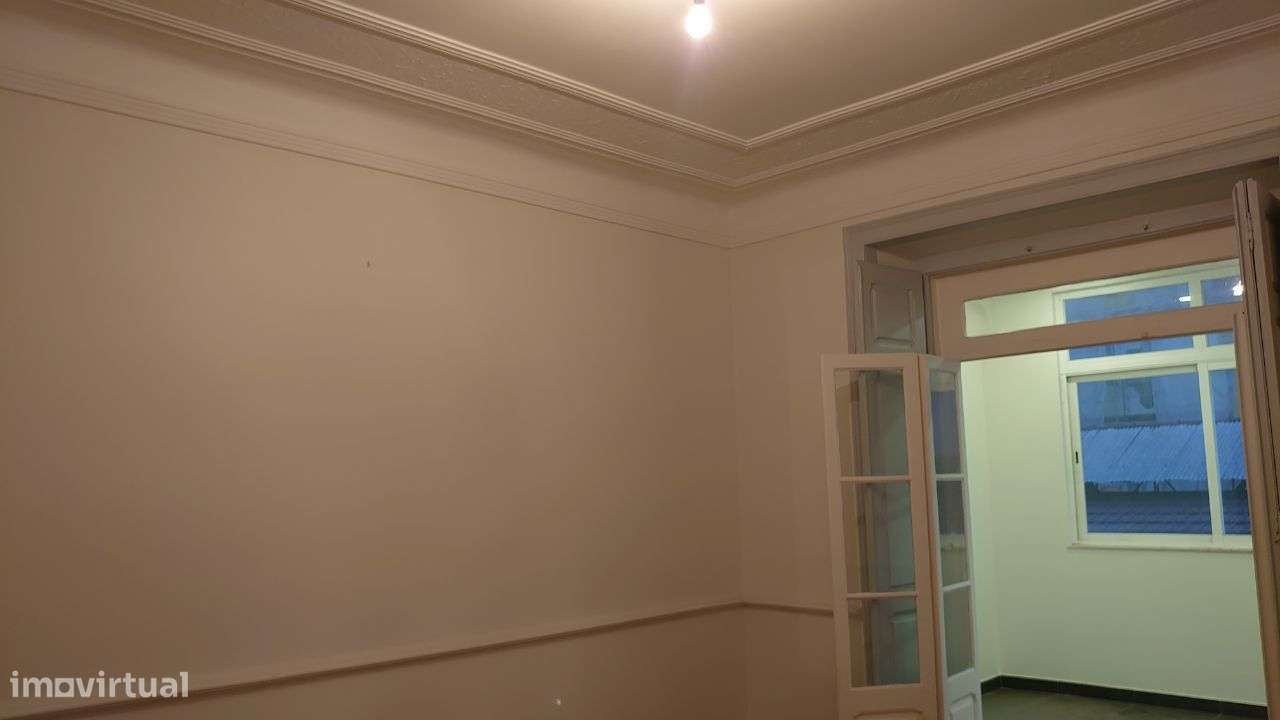 T4 remodelado R Angela Pinto junto Mercado Arroios-14