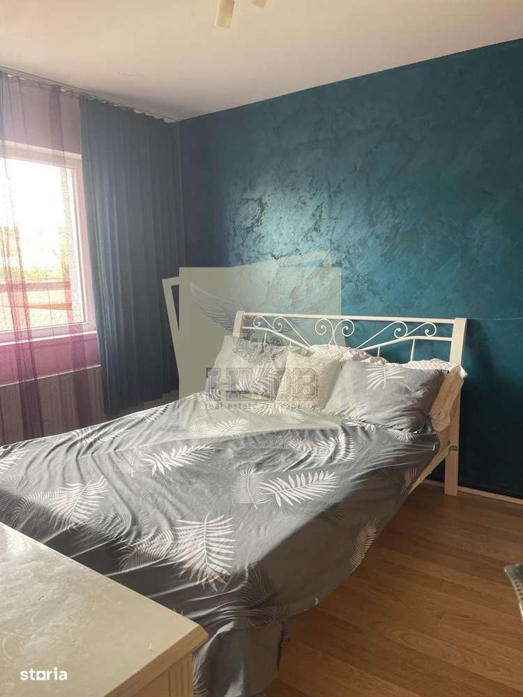 Casa pretabila muncitori cu 4 camere si 3 bai in Sura Mare - Imagine principală: 1/10