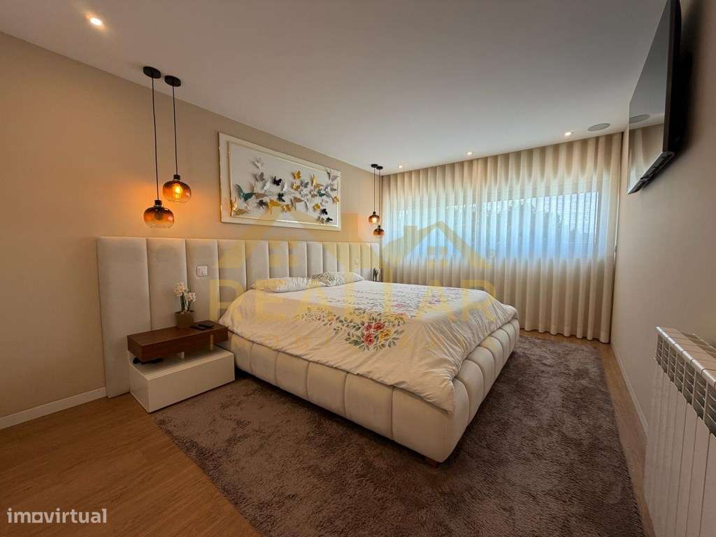 Exclusiva Moradia T4 Semi-Nova com Vista Rio - Condomínio Privado Q...-21