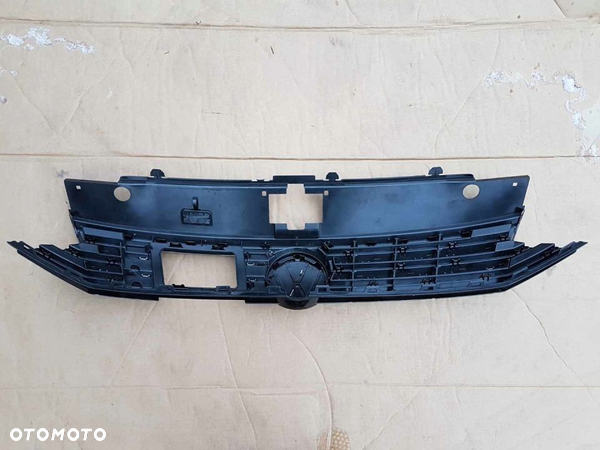 Grill atrapa VW E-PASSAT B8 GTE 3G0 - 3