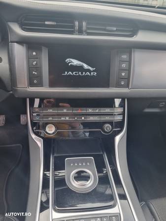 Jaguar XF 20d RWD E-Performance R-Sport - 6