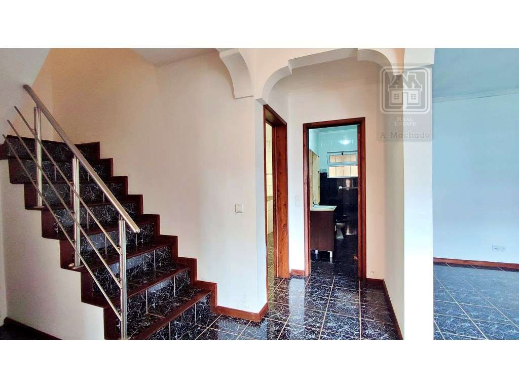 VENDA de CASA - MORADIA com garagem, jardim e quintal - Pico da Ped...-8