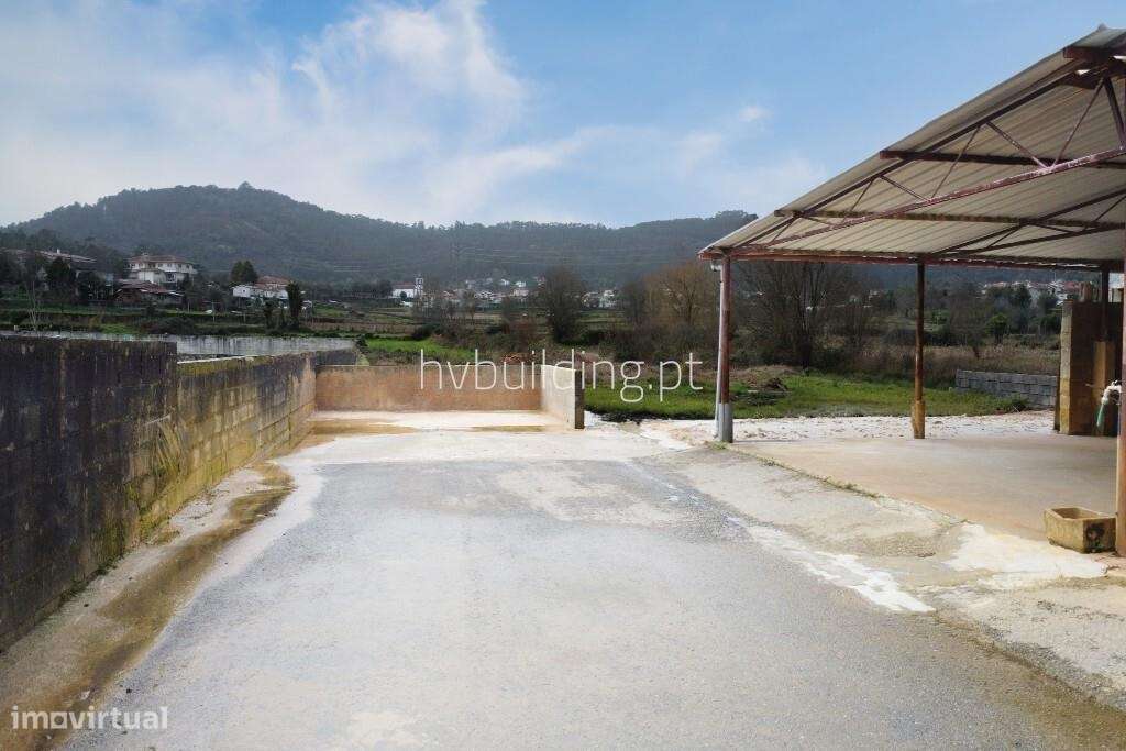 Venda de Armazém excelente localização em Oliveira - Barcelos !-7