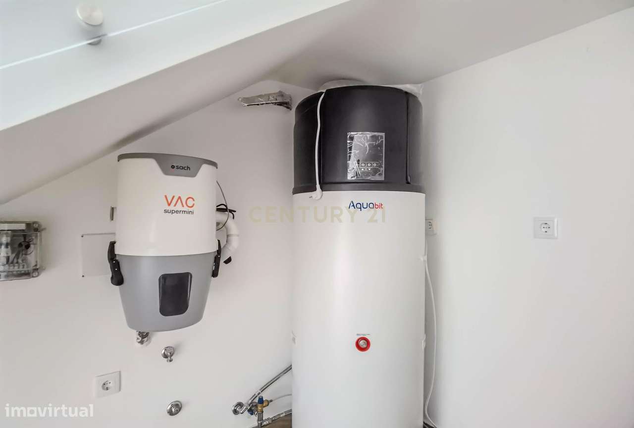 Moradias com 3 Frentes de tipologia T3. - Grande imagem: 4/35