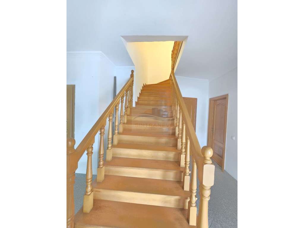 Fantástico T4 Duplex com estacionamento e Uma vista sobre a cidade ... - Grande imagem: 2/37