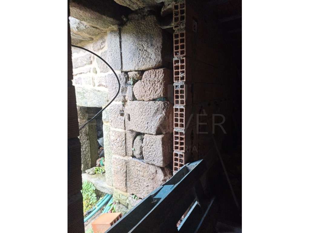 Moradia para restauro - Alvaredo, Melgaço-6