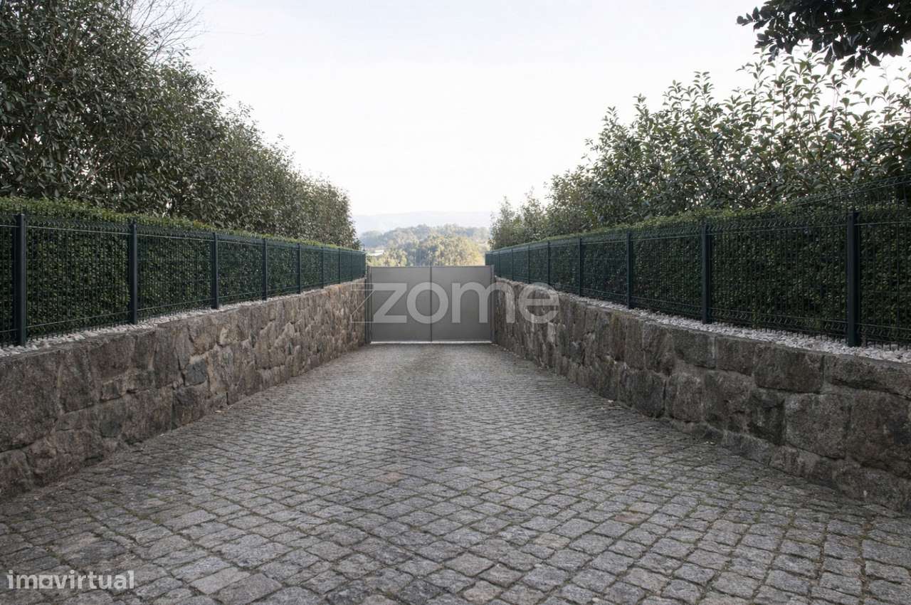 Moradia individual térrea T4 com piscina. Dossãos - Vila Verde - Grande imagem: 4/48