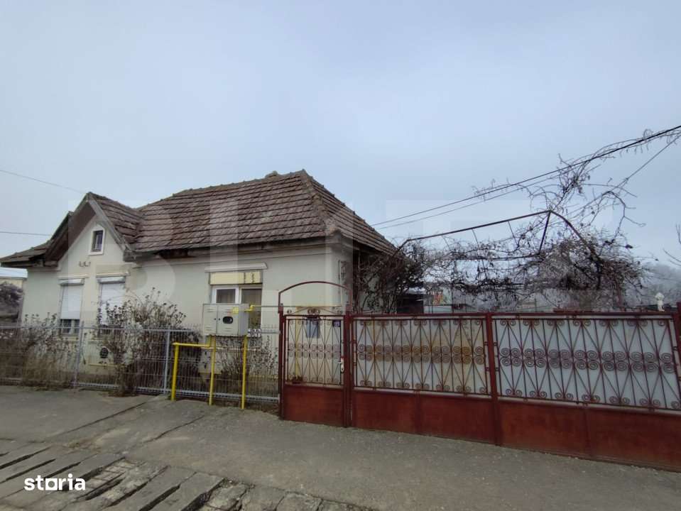 Casa cu Potential de Extindere, Teren Generos 2304 mp, utilitati compl - Imagine principală: 1/7