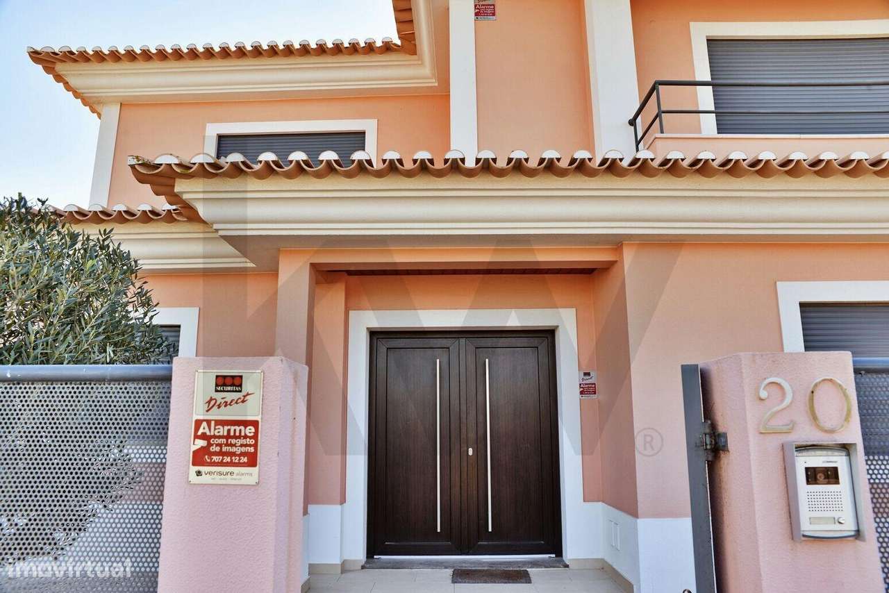 Moradia Familiar com Jardim e Piscina em Azeitão - Grande imagem: 3/53