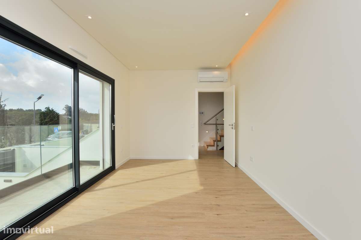 Moradia T4 c/ Certificação Energética A+ | Aveiras de Cima-9