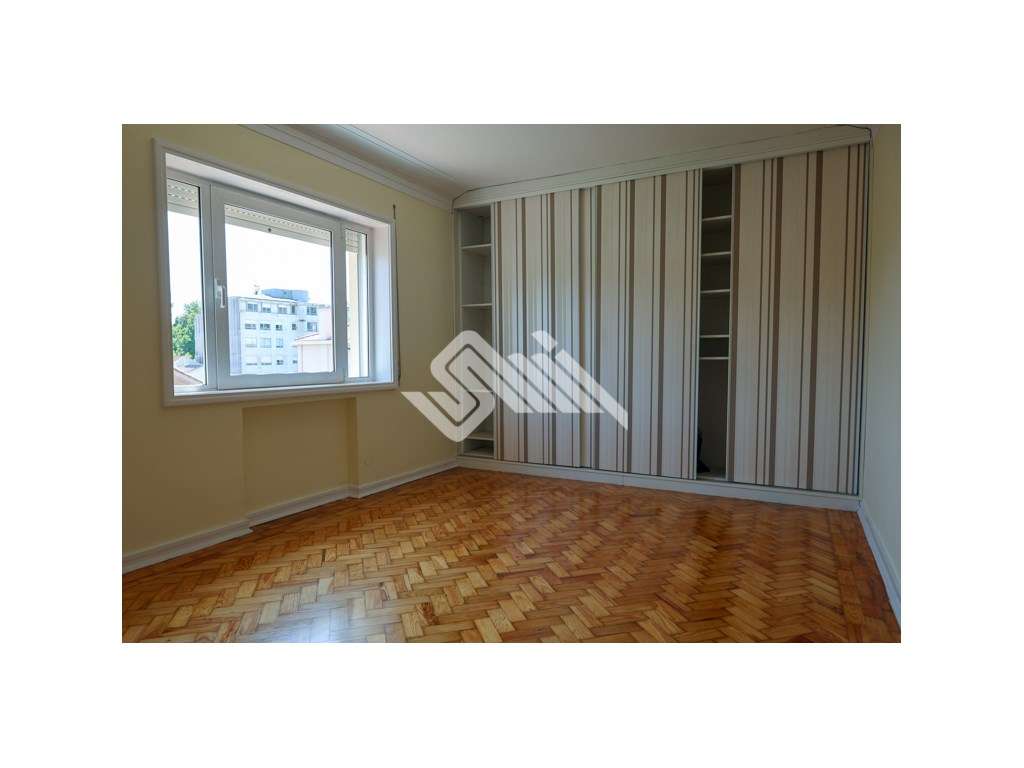 Moradia T5 c/Jardim Campo Alegre-17