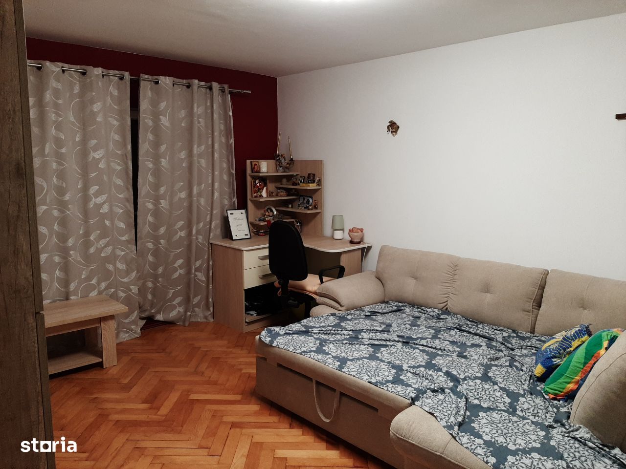 Vand apartament 2 camere, etaj 1, decomandat, 2 balcoane, Satu Mare