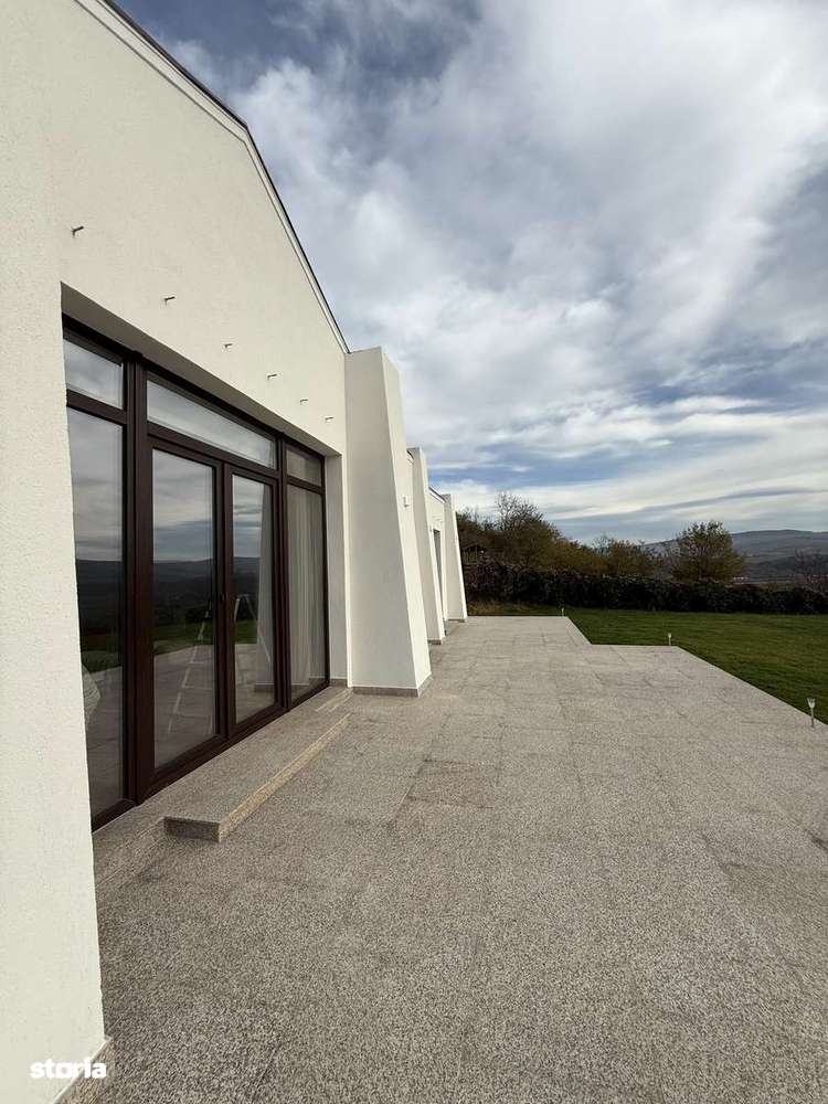 Casă modernă cu priveliște superbă, în mijlocul naturii , teren 21arii-6
