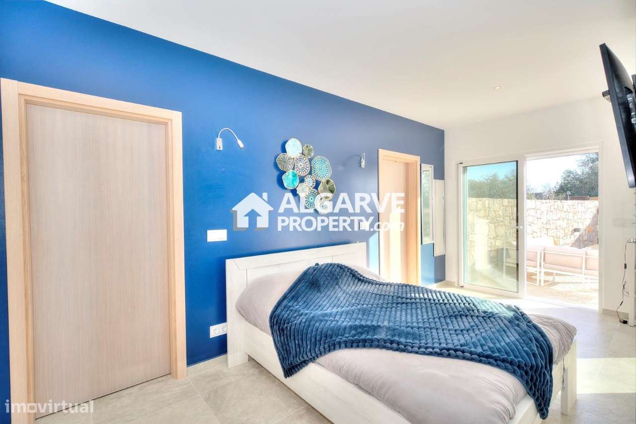 Moradia térrea V3+1 no conforto do campo de Stª Bárbara de Nexe - Grande imagem: 4/44