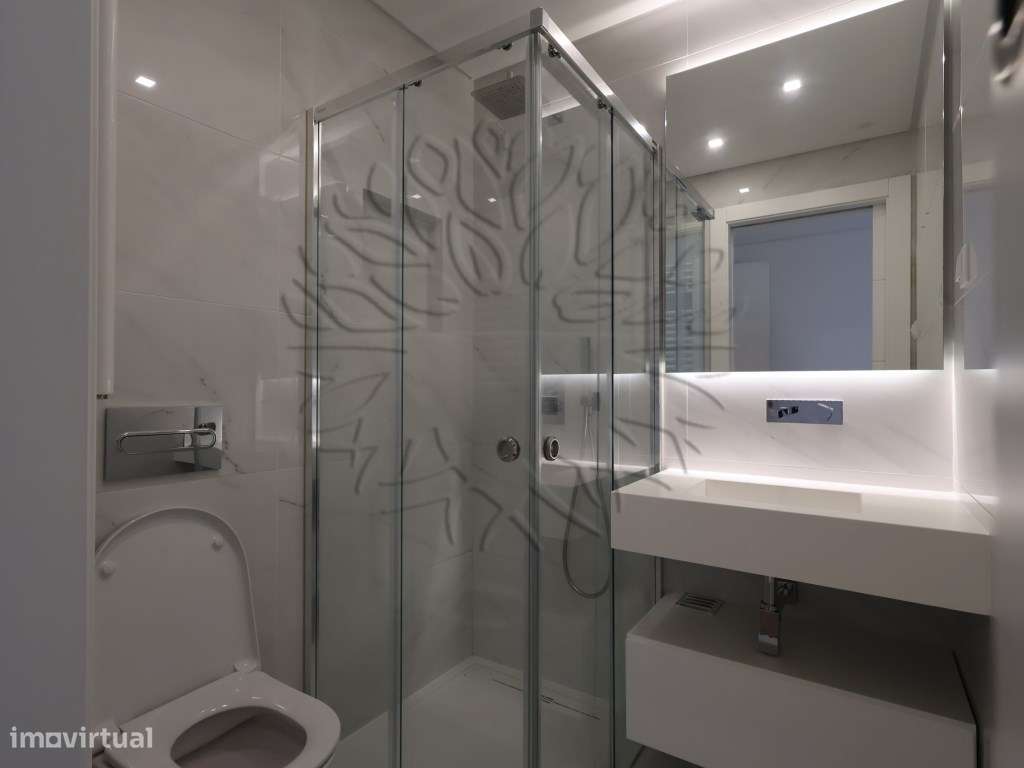 Apartamento T3 usado como novo em Vale Salgueiro, Montijo. Com 196 ...-42