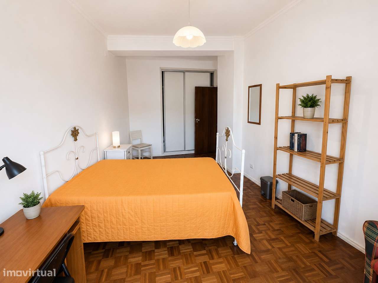 Apartamento T4 com varanda e elevador no centro de Leiria-10