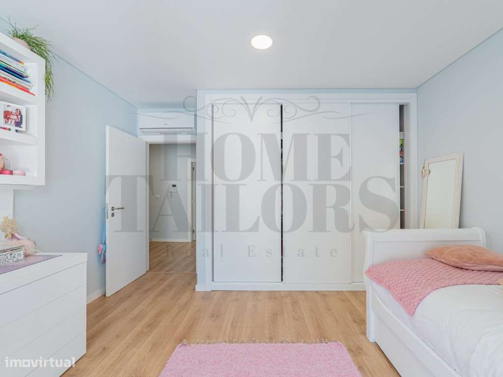 Moradia T3 em Caneças, com excelente jardim e garagem-14