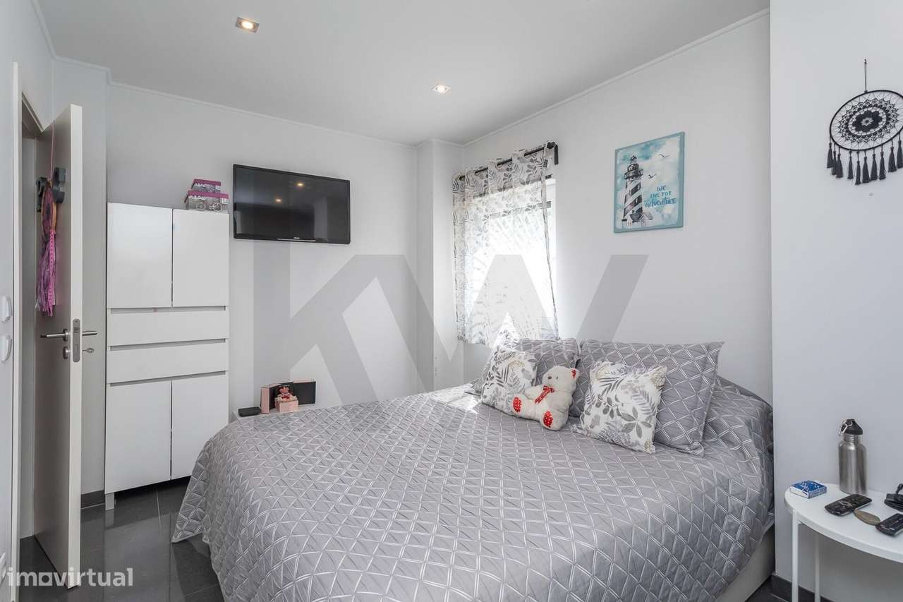 Exclusivo Duplex T3 Remodelado com Garagem Box Independentemente na Ri-27