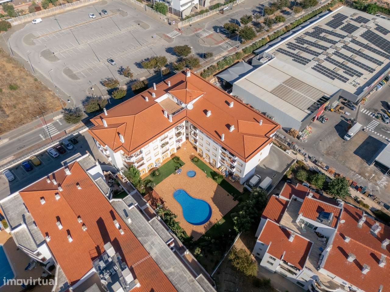 Apartamento de 2 Quartos em Lagos — Conforto, Localização e Potencial-27