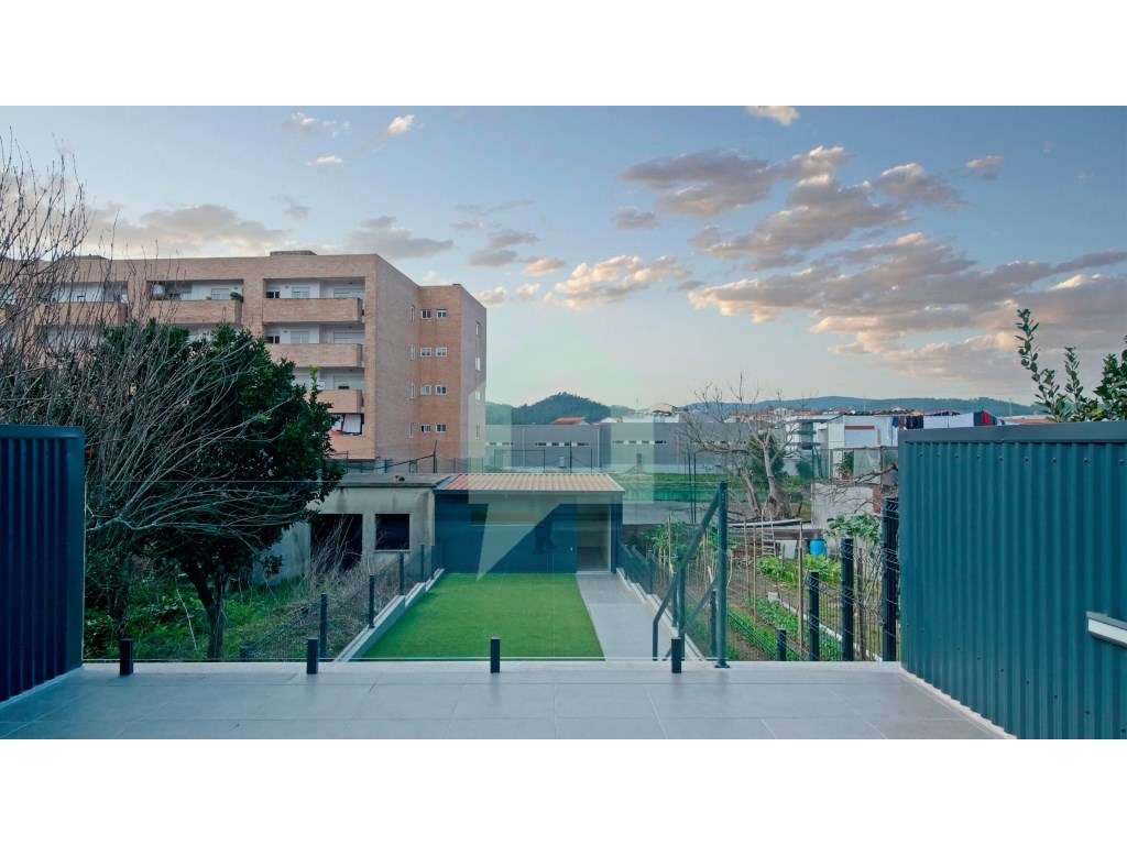 Moradia totalmente remodelada, com 3 quartos, na cidade de Barcelos.-53