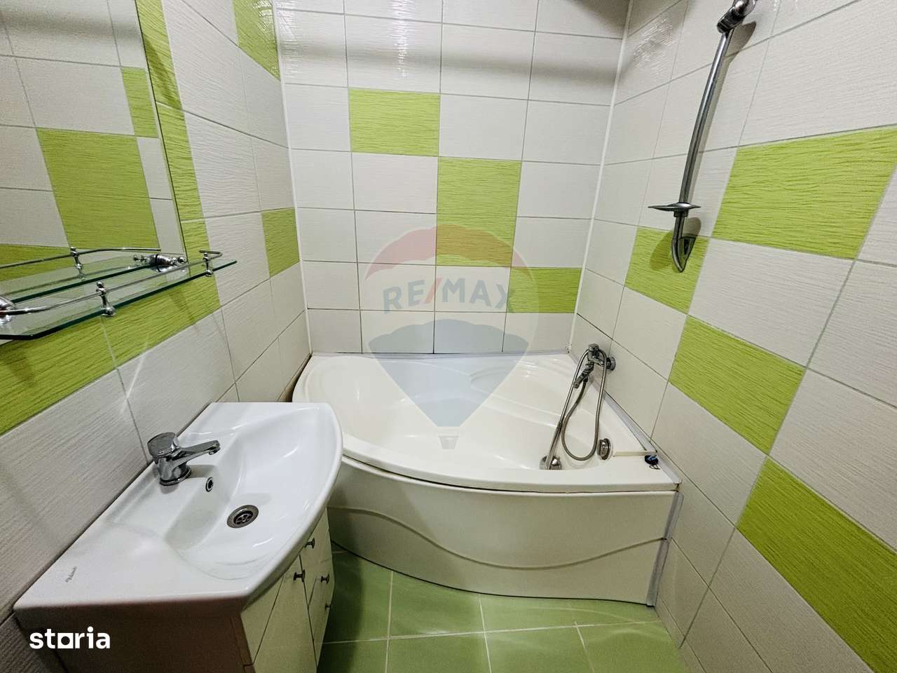 Apartament spatios de vânzare 2 camere EROILOR . VOLUNTARI A3-19