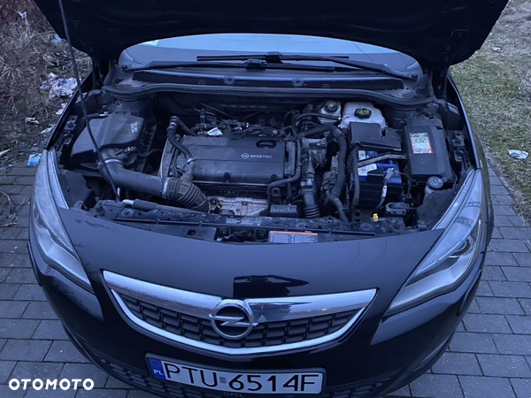Opel Astra 1.6 Turbo Cosmo - 2