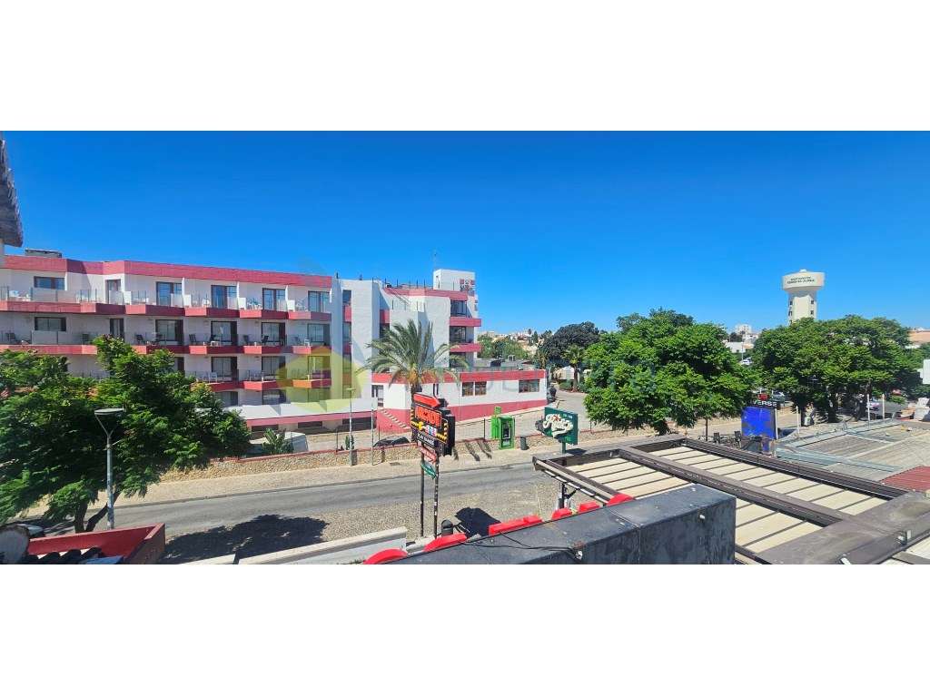 Excelente apartamento localizado, num 1º andar, na famosa Avenida D...-28