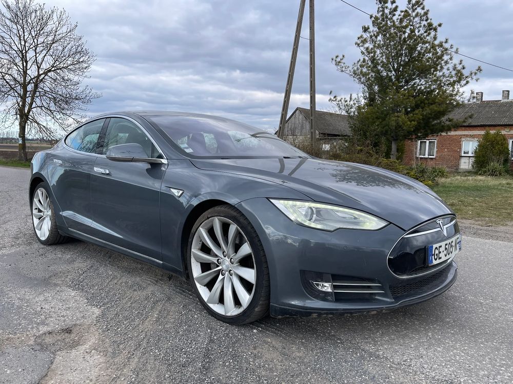 Tesla Model S 2013