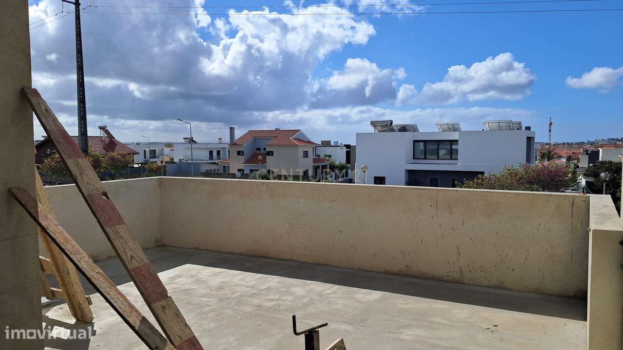 Moradia Isolada unifamiliar com piscina e garagem-19