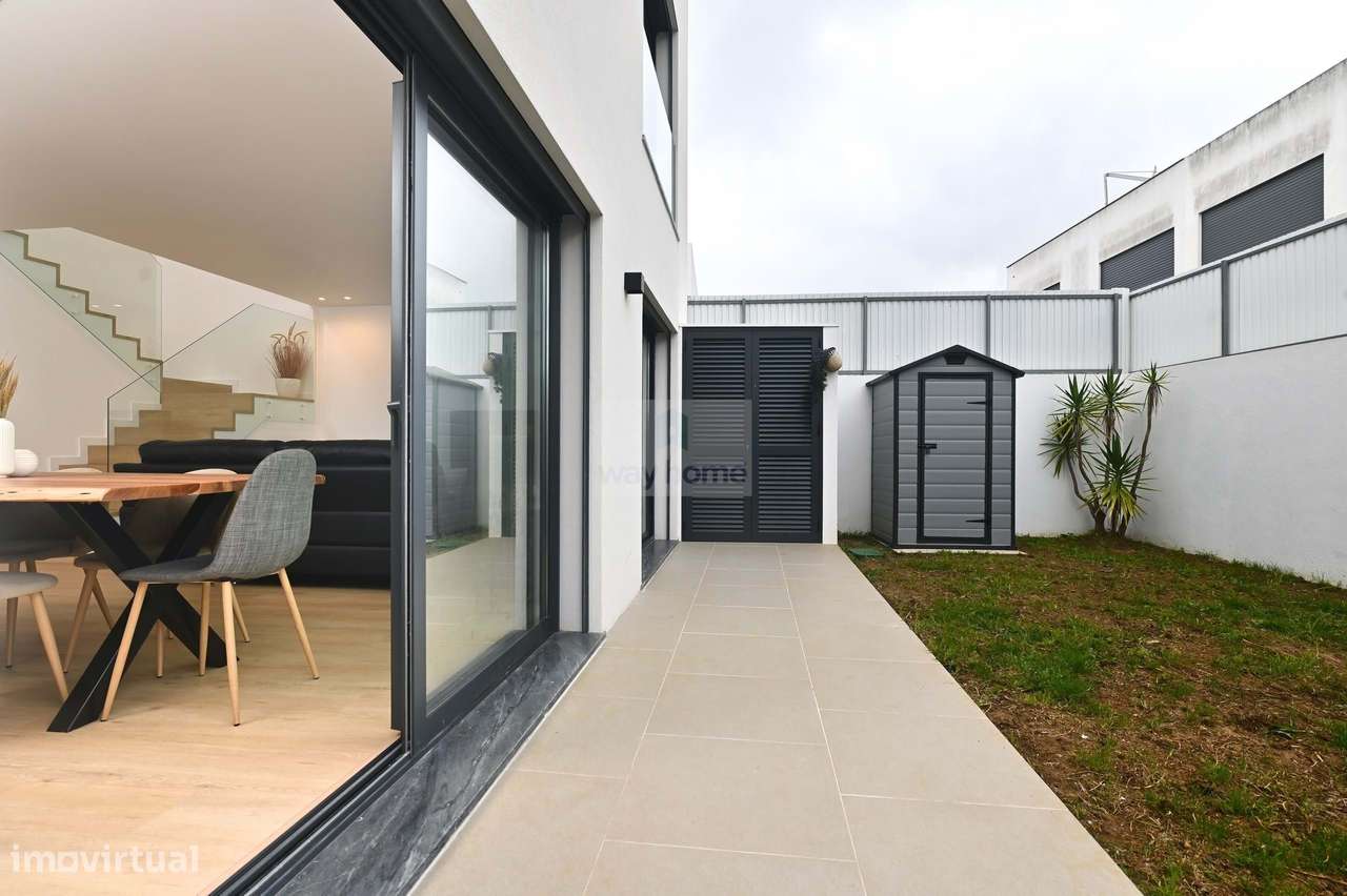 Moradia T4 | Construção contemporânea | Trajouce | São Domingos de Ran-14