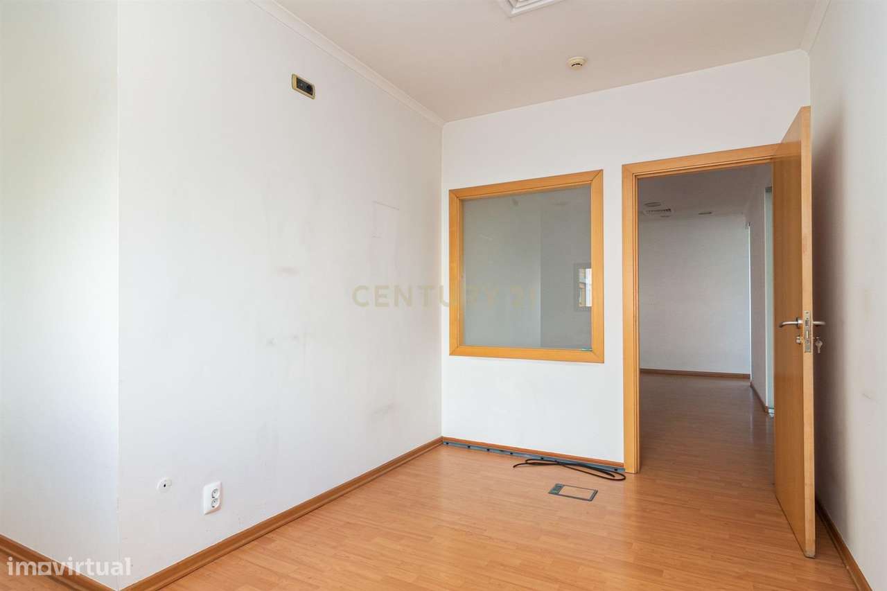 Escritório Moderno, com vista panorâmica, em Lisboa-11